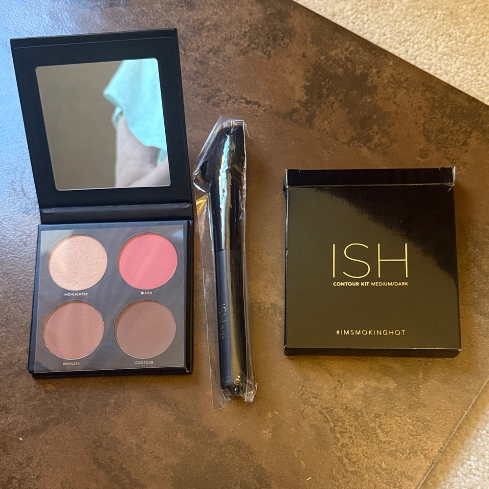 ISH Contour Kit Medium/Dark with Brush - Rose and Cocoa Hues